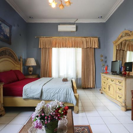 Villa Sri Manganti Jakarta Buitenkant foto