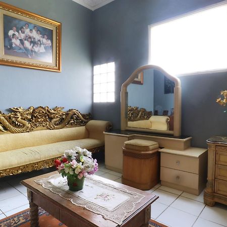 Villa Sri Manganti Jakarta Buitenkant foto