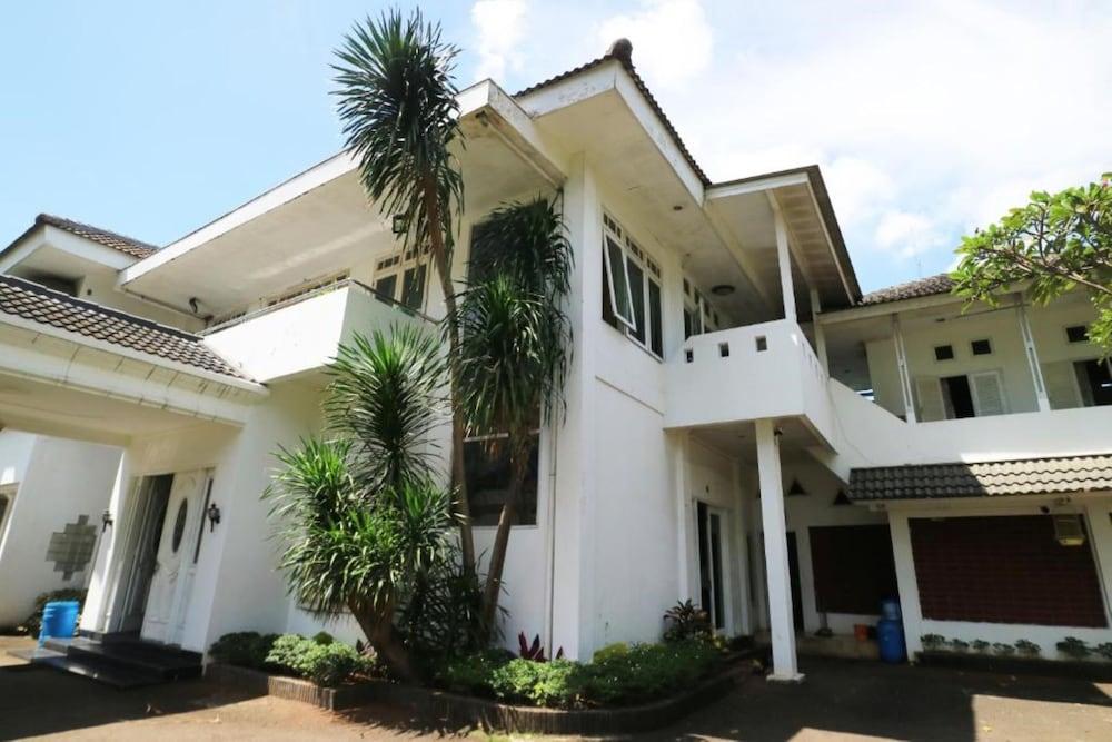 Villa Sri Manganti Jakarta Buitenkant foto